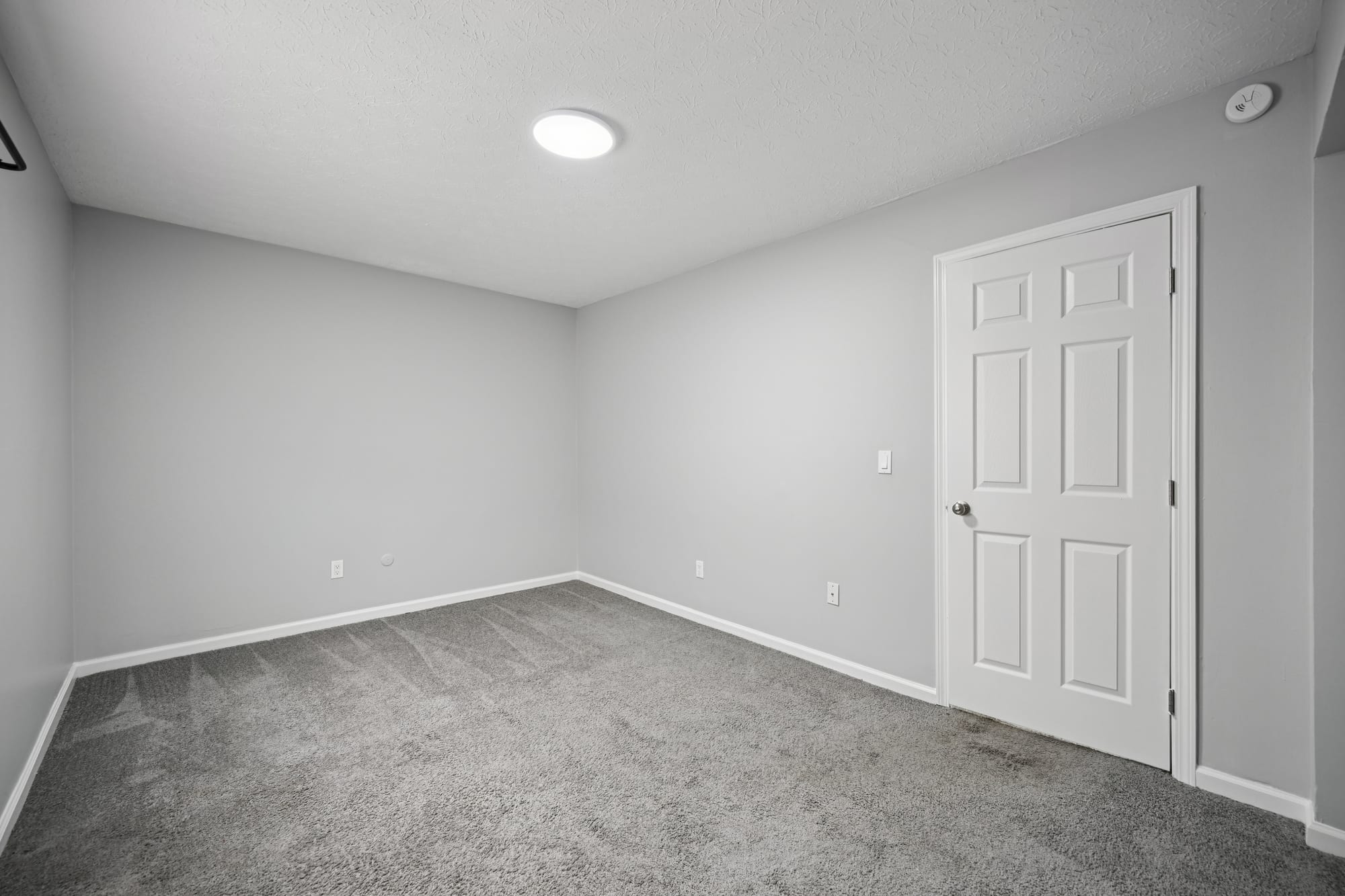 Bedroom — 1 bed / 1 bath apartment at Morse Creek (photo 3)